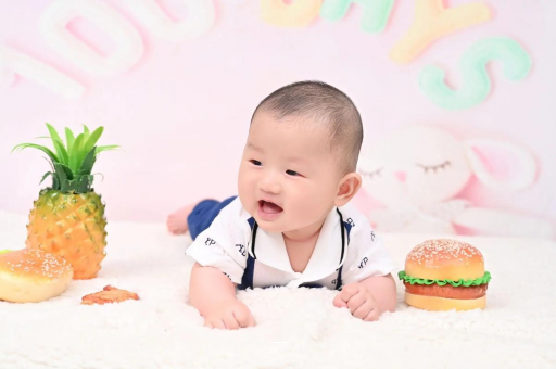 昆明宝宝在妈妈肚子里